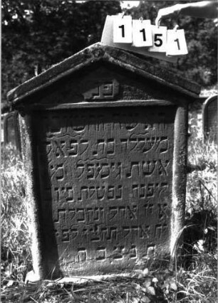 Grabstein 1151 (Index: 100098667) Maße HxBxT: 119x77x12 cm: Grabstein 1151