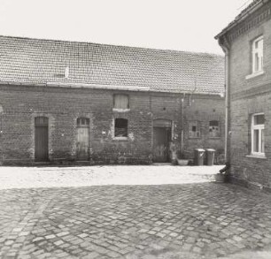 Linkes Stallgebäude
