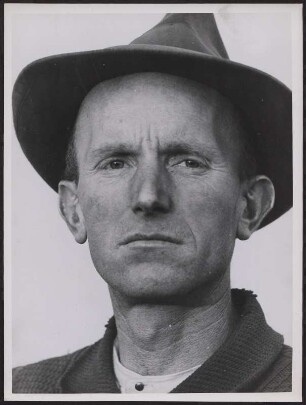 Portrait eines älteren Mannes mit Hut