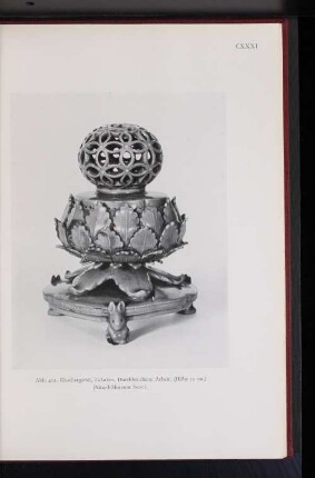 Abb. 412. Räuchergefäß, Celadon. Durchbrochene Arbeit. (Höhe 15 cm.) Prinz-I-Museum Seoul.