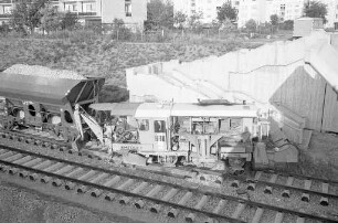 Unfall beim Bau der Nordbahn östlich der Nordweststadt im Zusammenhang mit Schotterplanierungsarbeiten