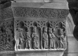 Ostflügel — Kapitell Relief