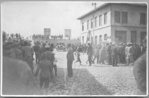 Türkei. Straßenbild mit Hinrichtungsstätte (Galgen)