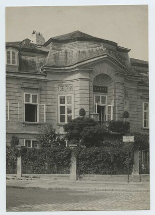 Villa XAIPE, Wien heute: Residenz des Chinesischen Botschafters: Außenansicht, Ausschnitt Mittelrisalit