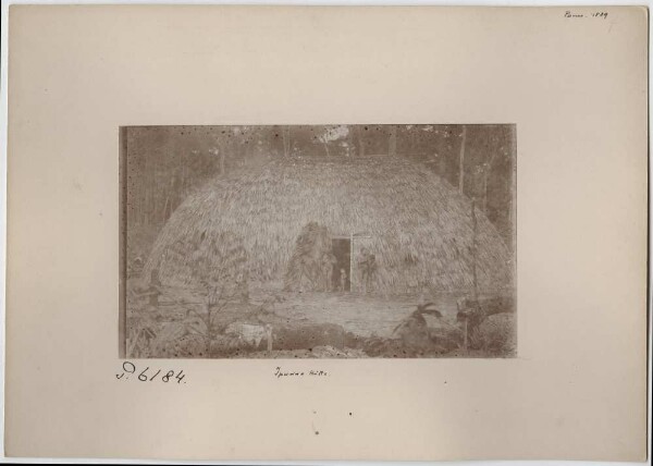 Apurinã Indians in front of a large hut (Ipuriná)