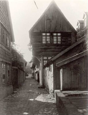Bruchmauerstraße, Haus Ebert,. Blick in Richtung Lange Straße nach Osten, vor 1882, da Anbau zum Wallgraben noch nicht vorhanden