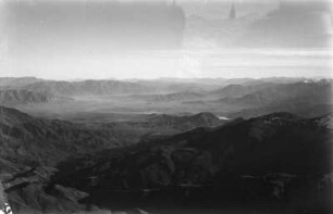 Abstieg nach Santiago de Chile : Blick auf die umliegenden Berge beim Abstieg nach Santiago de Chile.