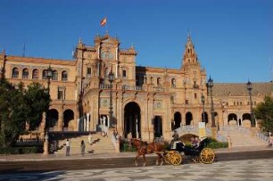 Sevilla - Palacio de Espana : Kutsche vor dem Palacio de Espana (Museum), aufgenommen 2007 in Sevilla