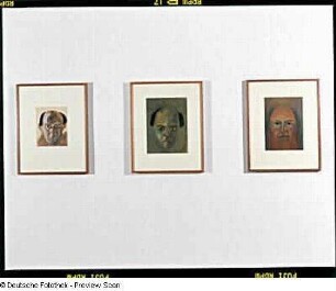 Raumaufnahme mit Selbstporträts : Raumaufnahme mit Selbstporträts in der Ausstellung: Arnold Schönberg - Das bildnerische Werk. 30.09.2001-18.11.2001