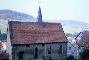 Kirche von Süden, Turm steht nördlich davor, spätgotische Asymmetrie