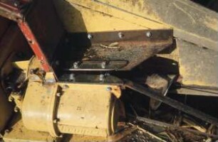 Fotografie: Erntetechnik, Silomais, Maishäcksler angebaut, Scheibenradfeldhäcksler, Feldtest, Parzelle