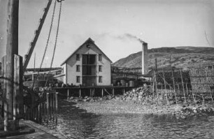 Lagerhalle (HSDG-Spitzbergenfahrt der Monte Cervantes Leonhardt 1928)