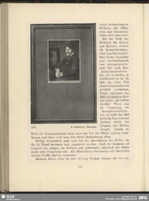 [Junger Mann mit einem Porträt eines älteren Mannes im Hintergrund]