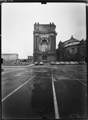 Dresden-Altstadt, Brühlsche Terrasse 1. Kunstakademie, Sitz der Hochschule für Bildende Künste (1885-1894; K. Lipsius). Ansicht über den Neumarkt