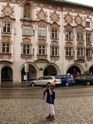 Rokokopalast mit Laubengang im Altstadtzentrum