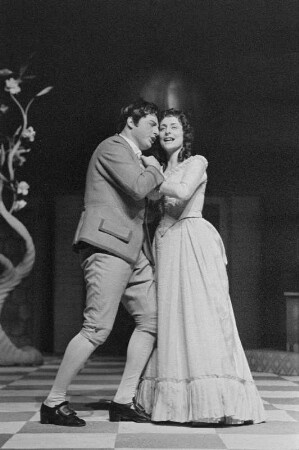 Szenenbilder aus "Die beiden Geizigen", Komische Oper von André-Ernest-Modets Grétry. Gastspiel des Opernstudios der Staatsoper Berlin im Theater der Freundschaft Berlin 1957