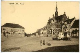 Dahlen. Markt mit Gasthof zur grünen Tanne, Rathaus und Siegesdenkmal von 1870/1871