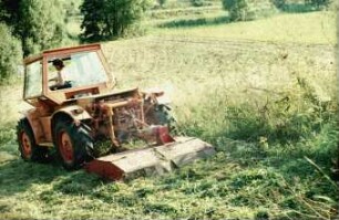 Fotografie: Umwelttechnik, Landschaftspflege, Mulchgerät, Systemtraktor