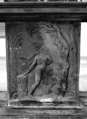Sockelrelief: Apollon und Marsyas