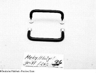 Metallbügelgriff (Modell 262/96) : Zwei Metallbügelgriffe (Modell 262/96) für Möbel