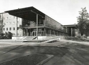 Dresden-Altstadt. Gebäude des Sächsischen Landtags (1928-1931, ? Thiede; 1991-1994, P. Kulka). Elbflügel mit Bürgereingang, Holländische Straße