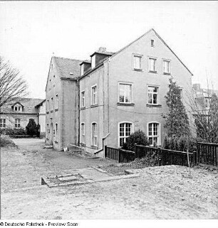 Dresden-Pillnitz, Lohmener Straße 2. Ehem. Gartenbauschule (1851/1900)