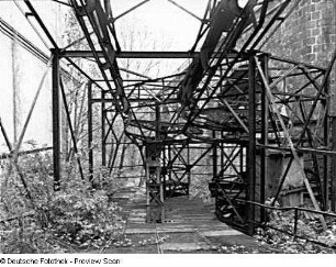 Löbau. Kohletransportbahn (Industrieseilbahn) zwischen Bahnhof und ehemaliger Färberei Römer AG. Blick gegen Stahlkonstruktion