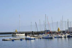 Schiffe im Hafen von Reykjavik : Schiffe, aufgenommen im Alten Hafen der isländischen Hauptstadt Reykjavik, aufgenommen am 29. Mai 2012