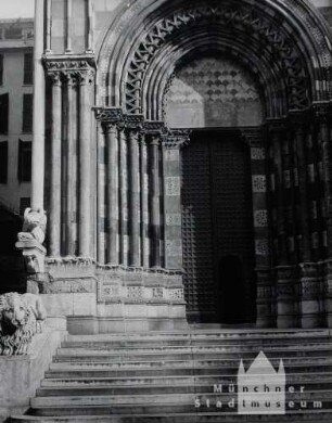 Genua. Dom Portal