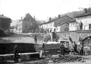 Erster Weltkrieg : Deutsche Soldaten auf zerfurchtem Areal in der Gemeinde Châtel