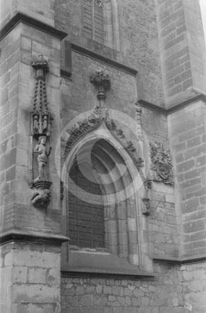 Fenster an der katholischen Pfarrkirche Glatz