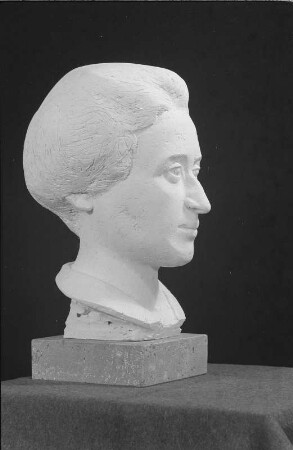 Modell zur Büste von Rosa Luxemburg : Modell zur Büste von Rosa Luxemburg. Gips (vor 1957; W. Arnold)