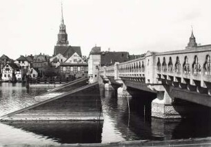 Wollin, Stadtansicht : Wollin (Wolin/Polen). Stadtansicht mit Georgenkirche, Nikolaikirche und Straßenbrücke über den Odermündungsarm Dievenow. Blick nach Westen