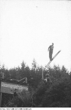Sächsische Schweiz, Hohnstein mit R. König, Blick auf den Falkenstein, Bloßstock, 1956 & Sächsische Schweiz, Sprung von Heinz Böttger am Hohen Porstein, 1955 & Sächsische Schweiz, Riesengrundschanze, Sommerskispringen auf Sprungmatten