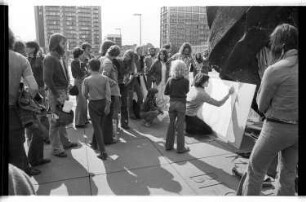 Kleinbildnegativ: Protest, Ernst-Reuter-Platz, 1975