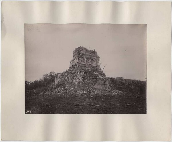 "Temple of jaguars and shields at the large ball court" (Jaguar temple.)