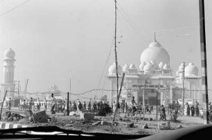Blick auf einen Kuppelbau in Neu-Delhi
