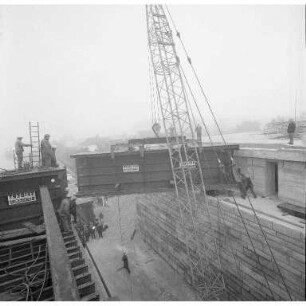 Bau der neuen Rheinbrücke Maxau.