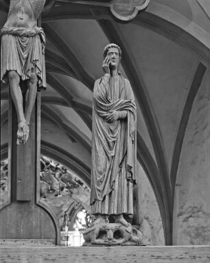 Triumphkreuzgruppe — Johannes
