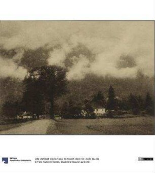 Wolken über dem Dorf