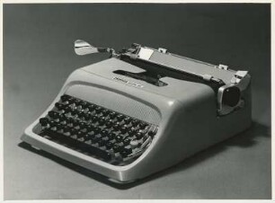 Olivetti Schreibmaschine "Studio 44" von Marcello Nizzoli