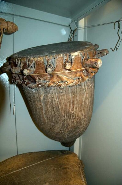 Single-sided closed bucket drum