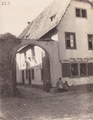 Nr. 221, 222, 223. Fachwerk verputzt