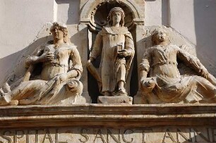 Quedlinburg - Historische Figuren : Figuren an der Fassade Sankt Annen Spital, Steinweg, Quedlinburg, aufgenommen 2006
