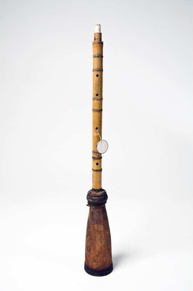 Oboe with cylindrical tube with finger holes