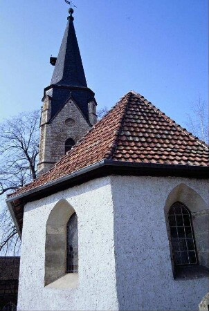 Kirchenchor und Turmspitze