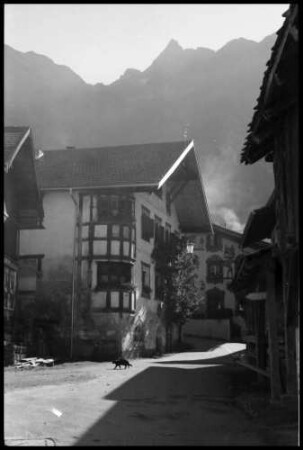 Oetz: Tiroler Haus mit Runderker