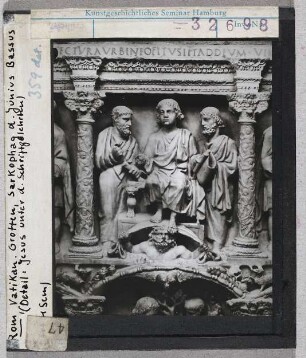 Rom, Vatican, grotten: Sarkophag des Junius Bassus, Jesus dunter den Schriftgelehrten (Detail)