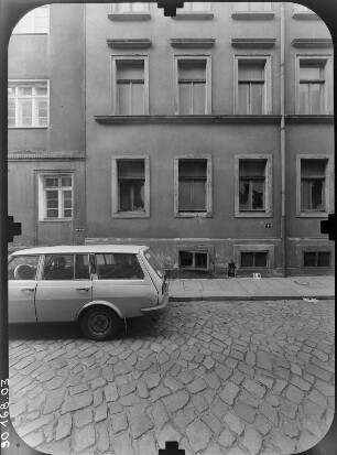 Dresden-Neustadt, Wolfsgasse 1. Wohnhaus (um 1885). Straßenfront (Teilansicht)