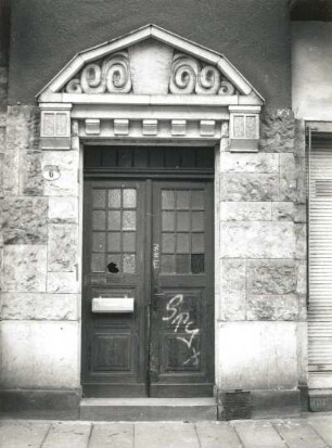 Dresden-Pieschen, Wurzener Straße 6. Wohnhaus (um 1905). Portal